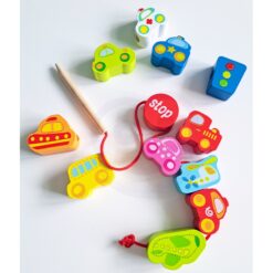 Blocuri de înfiletat din lemn cu mașinuțe 19 Naptaptap.ro - Magazin online jucarii Montessori, educative, de logica si de lemn. Jucarii sustenabile si ecologice.