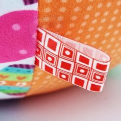 Minge moale senzoriala pentru bebelusi cu sunet 8 Naptaptap.ro - Magazin online jucarii Montessori, educative, de logica si de lemn. Jucarii sustenabile si ecologice.