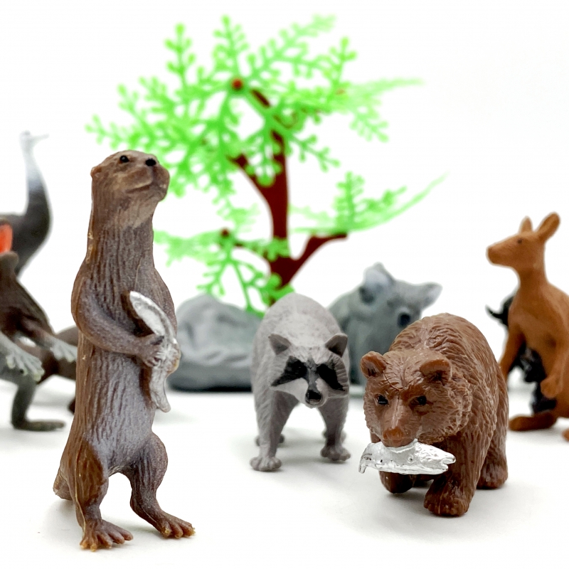 Set de figurine animale salbatice 4 Naptaptap.ro - Magazin online jucarii Montessori, educative, de logica si de lemn. Jucarii sustenabile si ecologice.