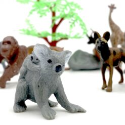 Set de figurine animale salbatice safari 2 11 Naptaptap.ro - Magazin online jucarii Montessori, educative, de logica si de lemn. Jucarii sustenabile si ecologice.