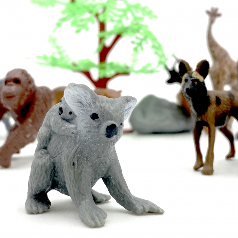 Set de figurine animale salbatice safari 2 6 Naptaptap.ro - Magazin online jucarii Montessori, educative, de logica si de lemn. Jucarii sustenabile si ecologice.