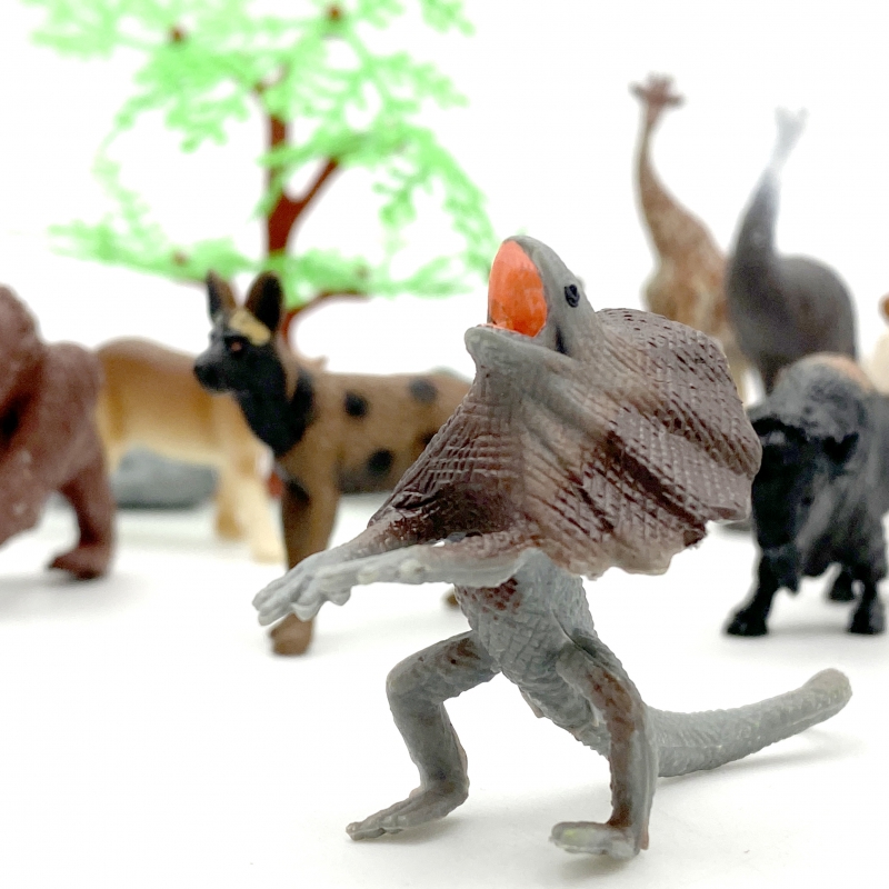 Set de figurine animale salbatice safari 2 2 Naptaptap.ro - Magazin online jucarii Montessori, educative, de logica si de lemn. Jucarii sustenabile si ecologice.